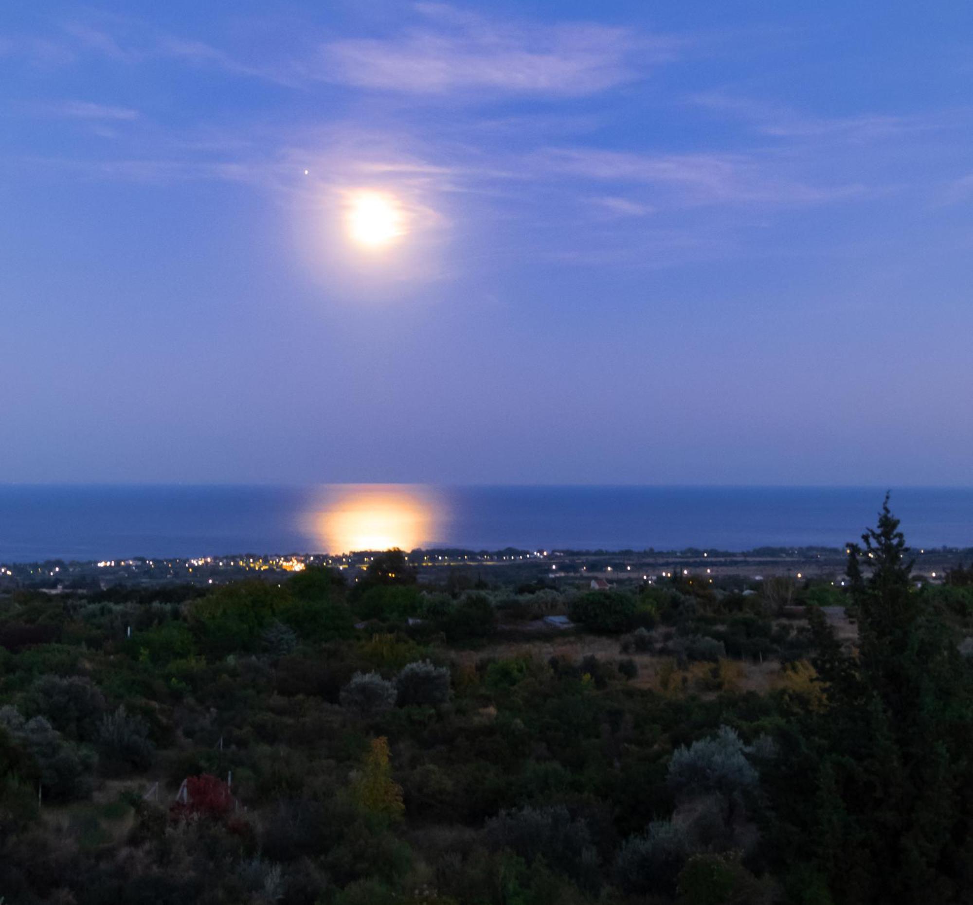Апартаменты Panoramaloft - Quality, View, Sea & Mountain Литохоро Экстерьер фото